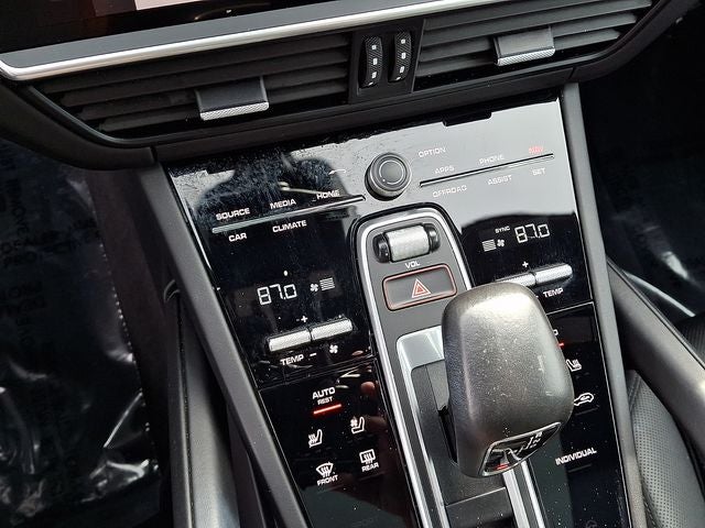 2022 Porsche Cayenne E-Hybrid Base