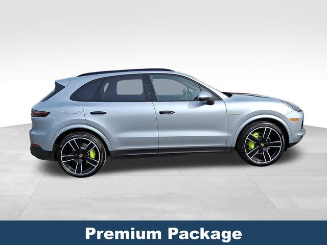 2022 Porsche Cayenne E-Hybrid Base