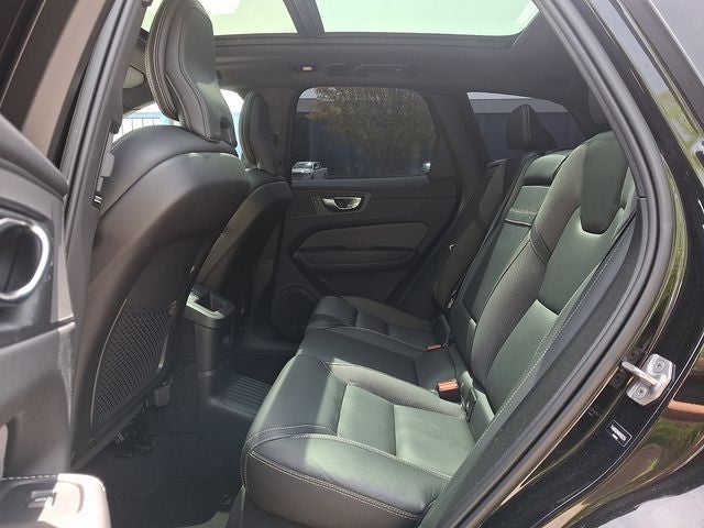2022 Volvo XC60 Recharge Plug-In Hybrid T8 R-Design