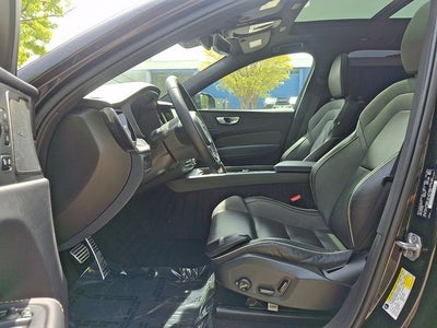 2022 Volvo XC60 Recharge Plug-In Hybrid T8 R-Design
