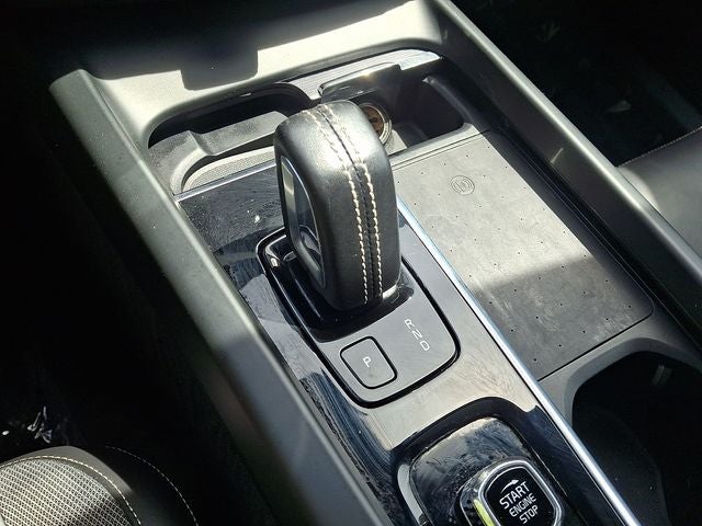 2022 Volvo XC60 Recharge Plug-In Hybrid T8 R-Design
