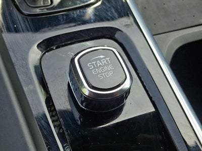 2022 Volvo XC60 Recharge Plug-In Hybrid T8 R-Design