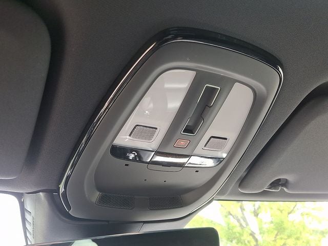 2022 Volvo XC60 Recharge Plug-In Hybrid T8 R-Design