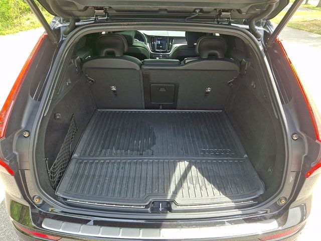 2022 Volvo XC60 Recharge Plug-In Hybrid T8 R-Design