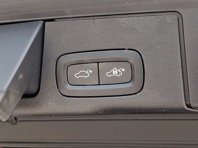 2022 Volvo XC60 Recharge Plug-In Hybrid T8 R-Design