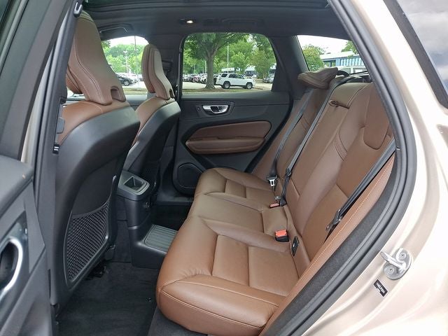 2023 Volvo XC60 Recharge Plug-In Hybrid T8 Plus Dark Theme