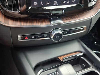 2023 Volvo XC60 Recharge Plug-In Hybrid T8 Plus Dark Theme