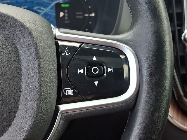2023 Volvo XC60 Recharge Plug-In Hybrid T8 Plus Dark Theme