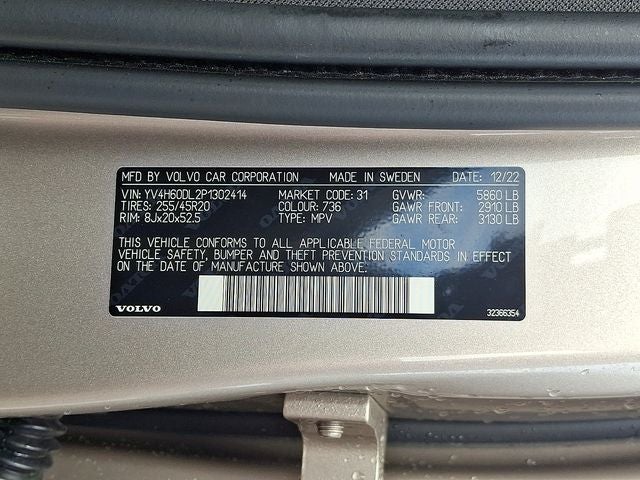 2023 Volvo XC60 Recharge Plug-In Hybrid T8 Plus Dark Theme