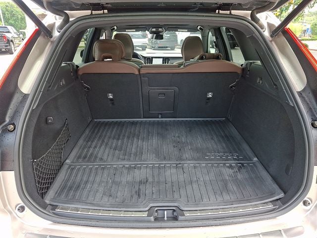 2023 Volvo XC60 Recharge Plug-In Hybrid T8 Plus Dark Theme