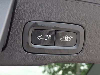 2023 Volvo XC60 Recharge Plug-In Hybrid T8 Plus Dark Theme