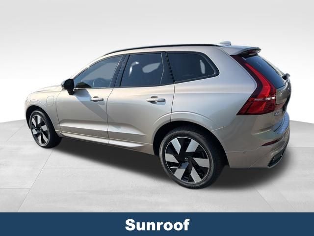 2023 Volvo XC60 Recharge Plug-In Hybrid T8 Plus Dark Theme