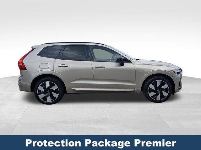 2023 Volvo XC60 Recharge Plug-In Hybrid T8 Plus Dark Theme