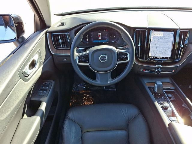 2024 Volvo XC60 B5 Plus Dark Theme