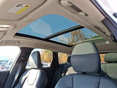 2024 Volvo XC60 B5 Plus Dark Theme