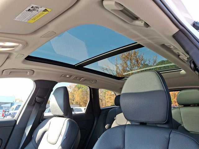 2024 Volvo XC60 B5 Plus Dark Theme