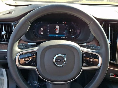 2024 Volvo XC60 B5 Plus Dark Theme