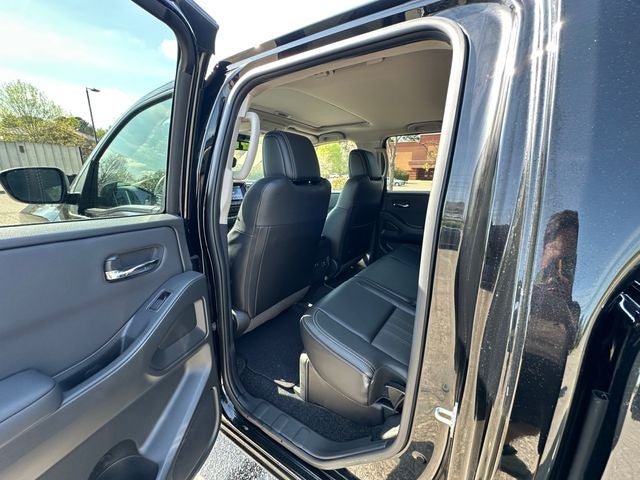 2024 Nissan Frontier SL