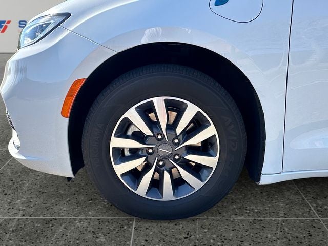 2024 Chrysler Pacifica Hybrid Select