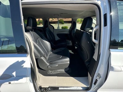 2024 Chrysler Pacifica Hybrid Select