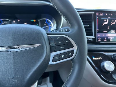 2024 Chrysler Pacifica Hybrid Select