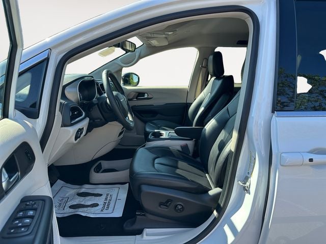 2024 Chrysler Pacifica Hybrid Select