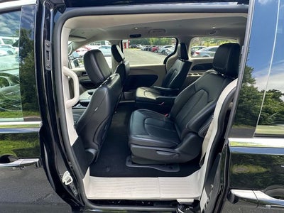 2024 Chrysler Pacifica Hybrid Select