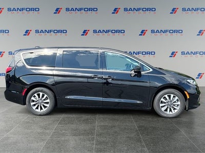 2024 Chrysler Pacifica Hybrid Select