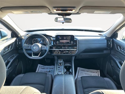 2024 Nissan Pathfinder SV