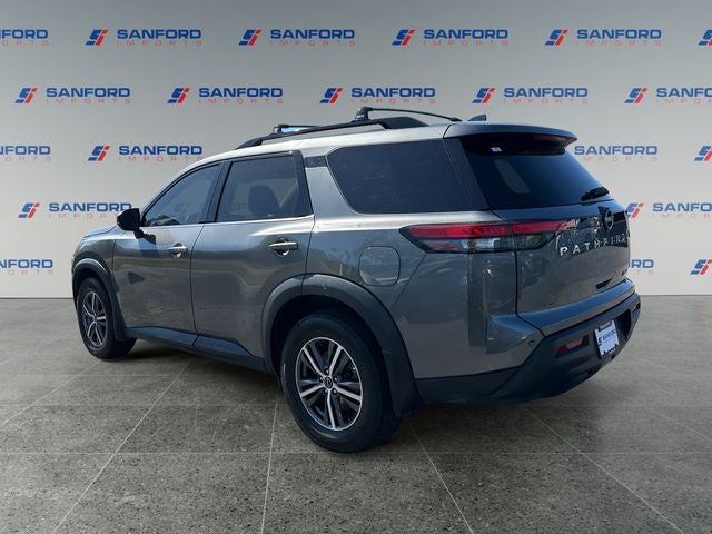 2022 Nissan Pathfinder SV