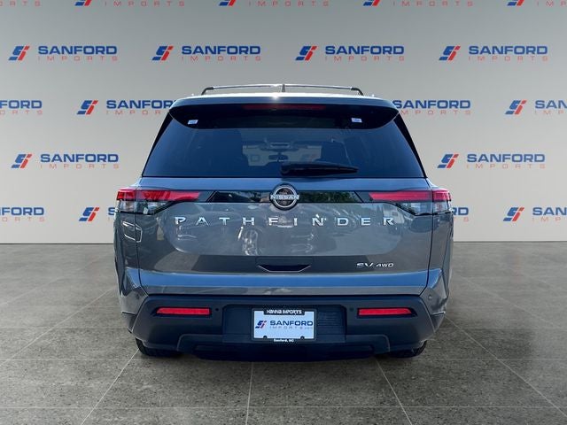 2022 Nissan Pathfinder SV