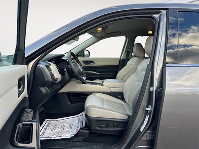 2023 Nissan Pathfinder SL