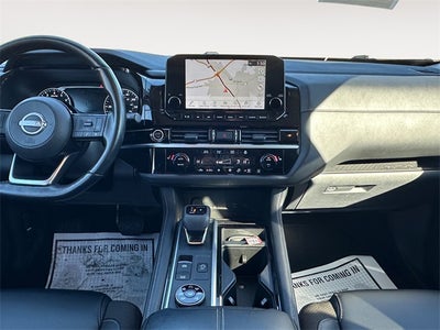 2023 Nissan Pathfinder SL