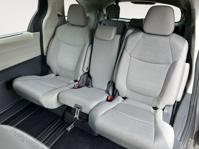 2021 Toyota Sienna LE 8 Passenger