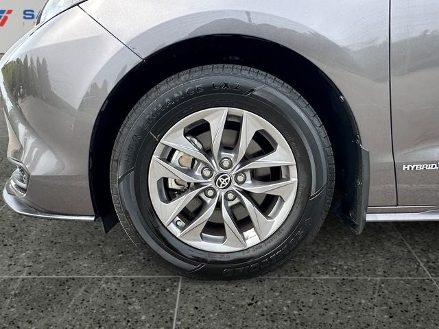 2021 Toyota Sienna LE 8 Passenger
