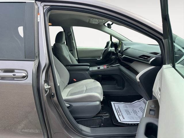 2021 Toyota Sienna LE 8 Passenger