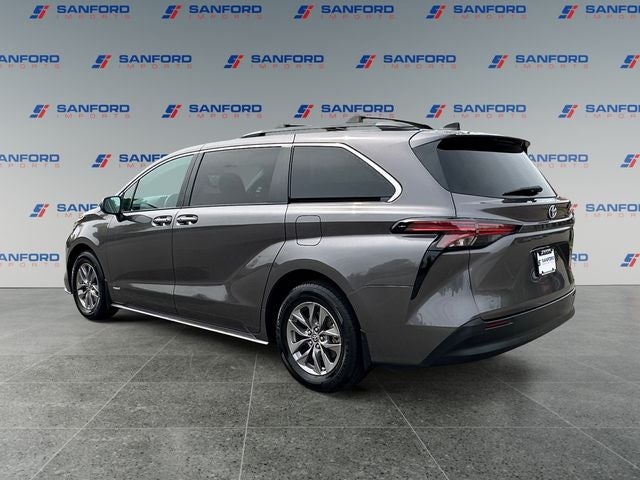 2021 Toyota Sienna LE 8 Passenger