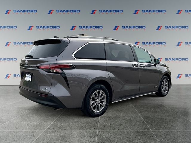 2021 Toyota Sienna LE 8 Passenger
