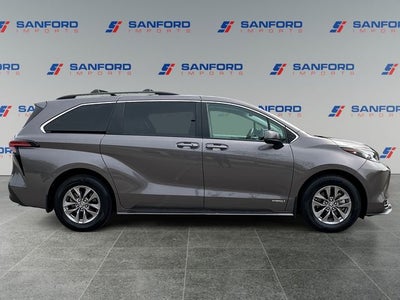 2021 Toyota Sienna LE 8 Passenger