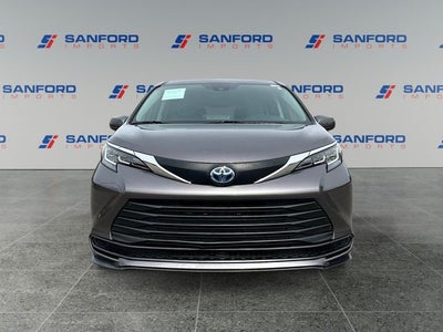 2021 Toyota Sienna LE 8 Passenger
