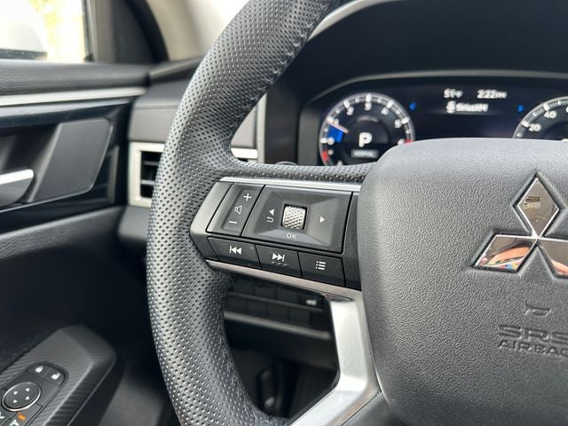 2023 Mitsubishi Outlander SE