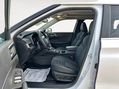 2023 Mitsubishi Outlander SE