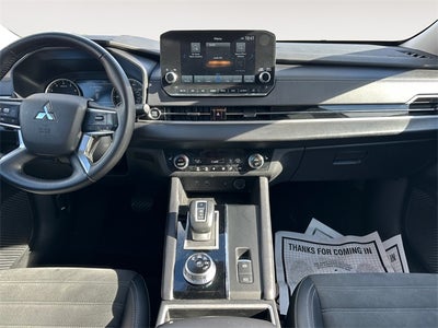 2024 Mitsubishi Outlander SE