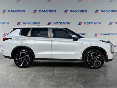 2024 Mitsubishi Outlander SE
