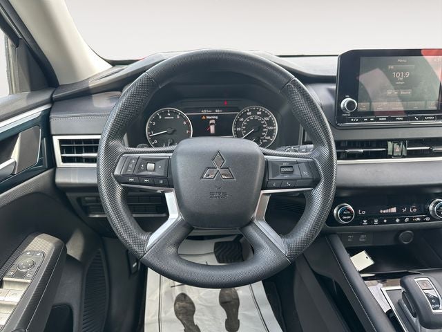 2022 Mitsubishi Outlander ES