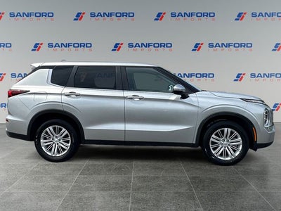 2022 Mitsubishi Outlander ES