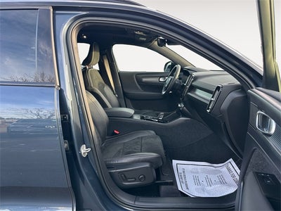 2022 Volvo XC40 R-Design