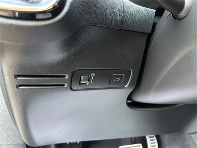 2022 Volvo XC40 R-Design