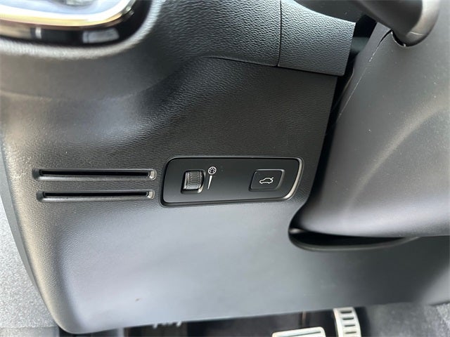 2022 Volvo XC40 R-Design