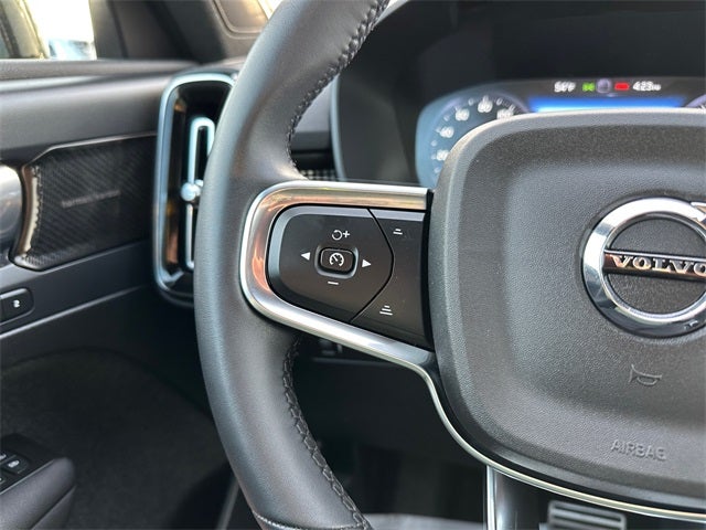 2022 Volvo XC40 R-Design